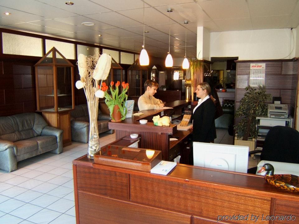 Hotel Rahlstedter Hof Гамбург Экстерьер фото