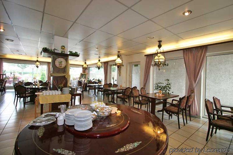 Hotel Rahlstedter Hof Гамбург Экстерьер фото