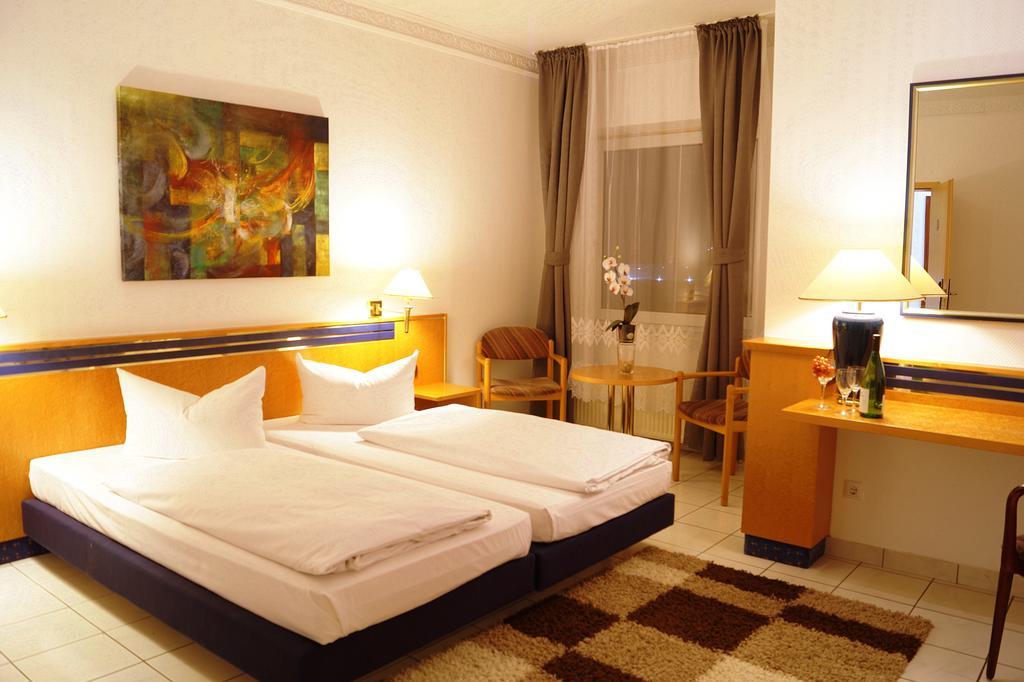 Hotel Rahlstedter Hof Гамбург Экстерьер фото