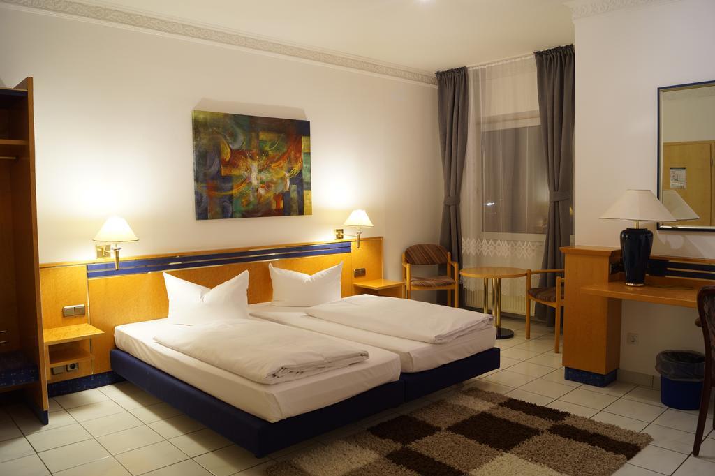 Hotel Rahlstedter Hof Гамбург Экстерьер фото